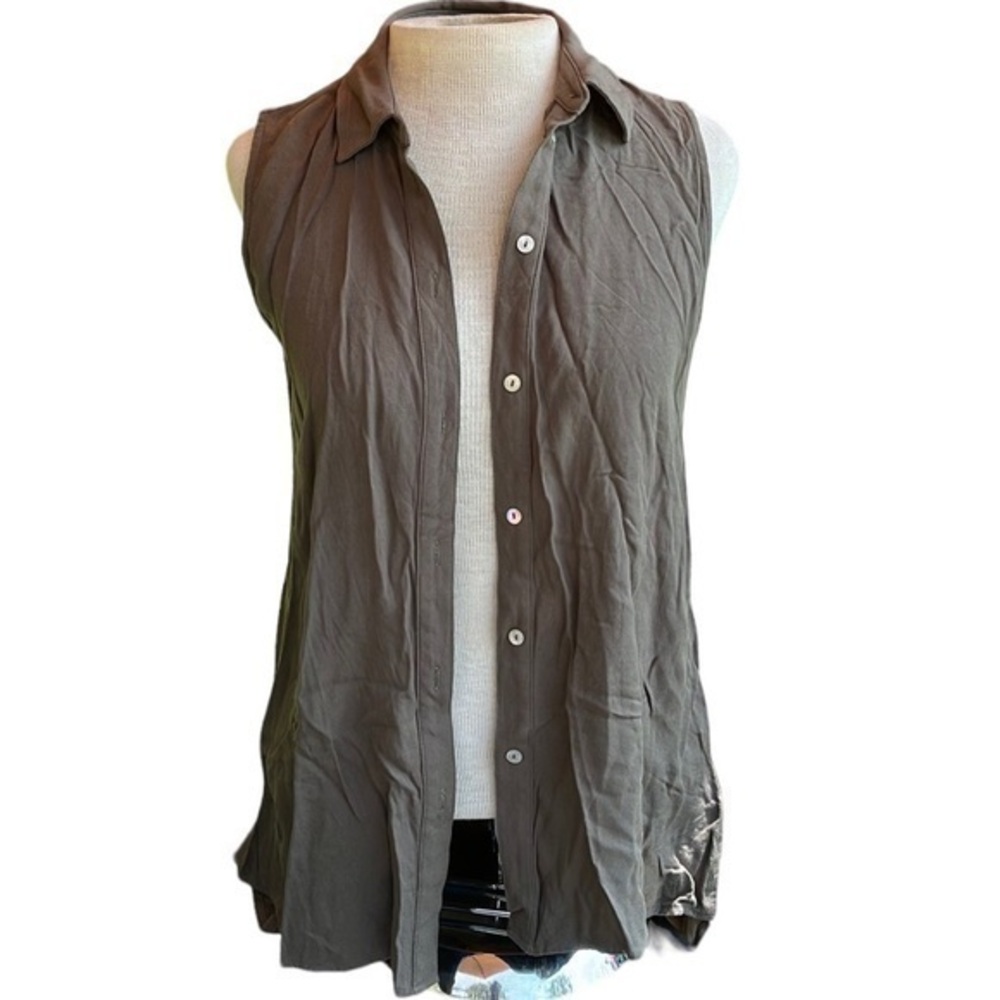 Fever sleeveless button down top, Army green color, womens size small